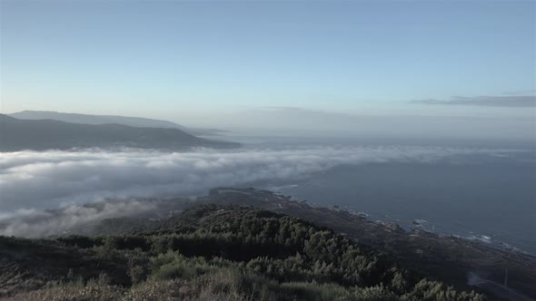  Timelapse sea of ​​clouds on the coast