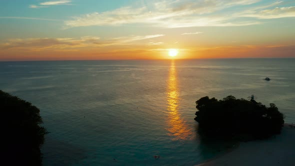 Cloudy Sky Over the Sea During Sunset alt