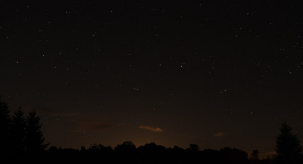 Time Lapse Night with Stars und Clouds