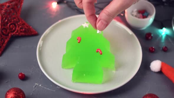 Decorating Christmas tree jelly with sugar sprinkles