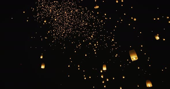 Sky Lanterns at Yi Peng Buddhist Religious Festival in Chiangmai, Thailand alt