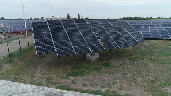 Footage of a Structure That Turns the Solar Panels to Face the Sun