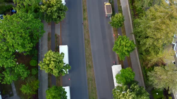 Cars drive on an avenue.Breathtaking aerial view flight tilt up drone footageof Argentinische alle