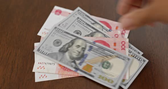 Counting RMB and USD banknote