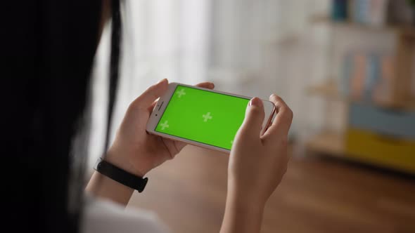 Closeup horizontal of hand woman holding smartphone with green screen