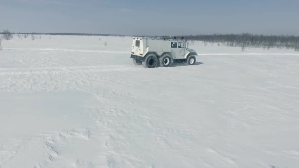 All-terrain vehicle on six wheels