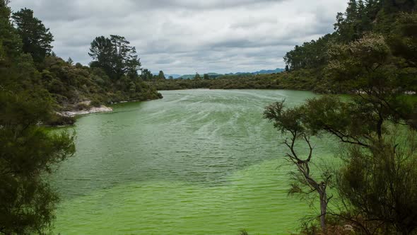 Green Lake in Wai-O-Tapu Park