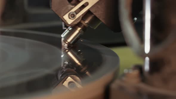 Polishing of a large diamond by automatic machine