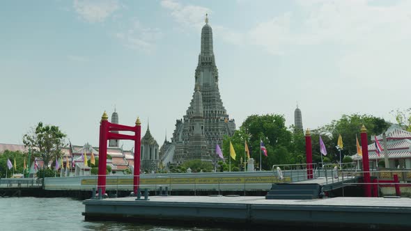 4K Cinematic religious travel scenic footage of the Buddhist temple of Wat Arun in Bangkok, Thailand