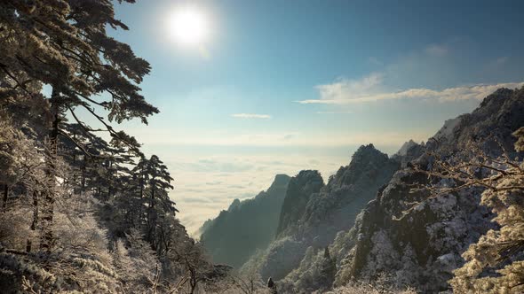 Time lapse fog surrounding the Yellow Mountains (Huangshan) in China