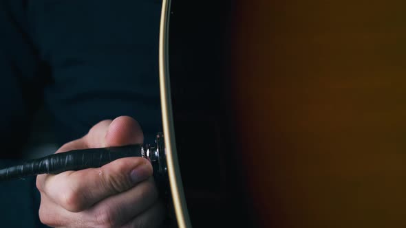 Musician Takes Off Quarter-inch Jack From Acoustic Guitar