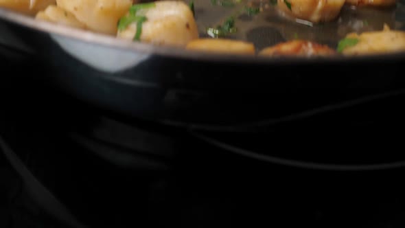 Cook Scallops on Frying Pan