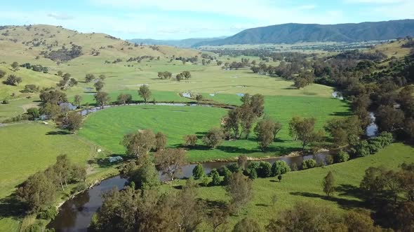 Drone view looking upstream along the meanering Mitta Mitta River at Pigs Point near Tallangatta Sou