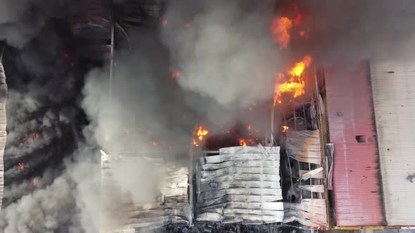 Fire spray at the burning site of high flame