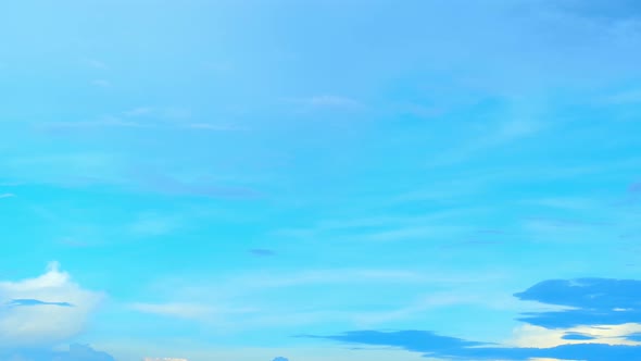 4K UHD : Sky Time lapse, Beautiful background, Sky Timelapse of horizon. Summer sky alt