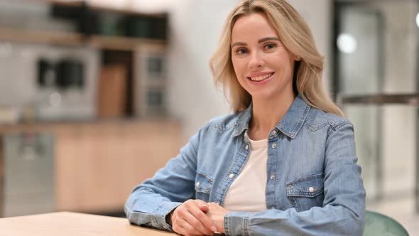 Attractive Young Casual Woman Smiling at the Camera 