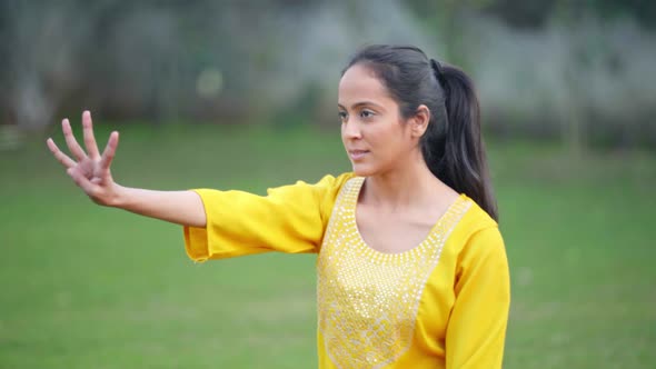 Yoga teacher counting till five