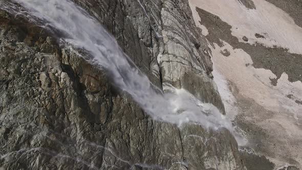 A Beautiful Waterfall in the Upper Reaches of the Tanadon Gorge