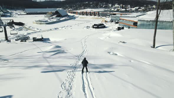A Novice Skier Learning to Ski on a Freeride Track