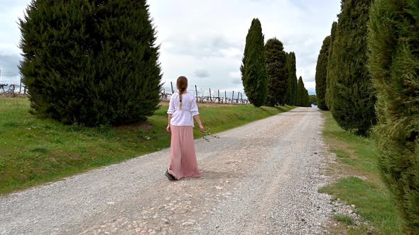 Rear view of a Tuscan woman with vintage clothes