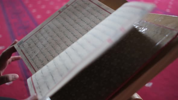 Opening Quran Islamic