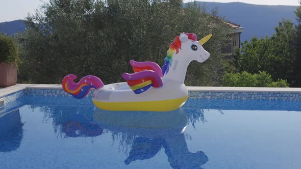 Inflatable Toy Pool Floating Unicorn