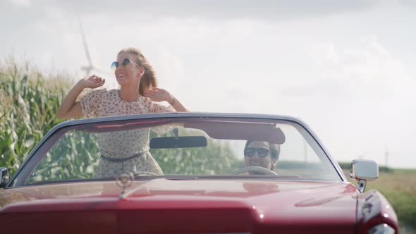 Front view video of happy young people in a cabriolet