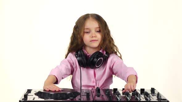 Sweet Girl with Curls Plays for Dj Table, Slow Motion alt