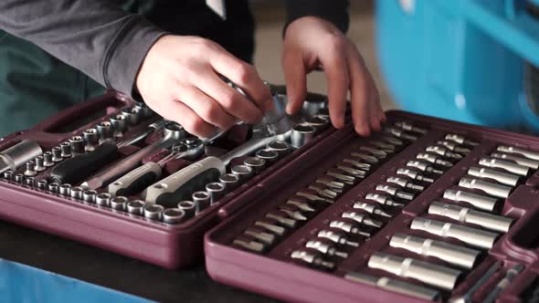 Mechanic Tool Set in Auto Vulcanizing and Vehicle Service Workshop