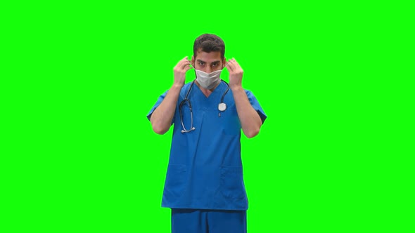 Male Doctor or Nurse Green Screen (4K)