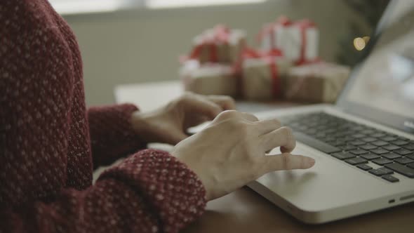 Using Laptop At Home In Christmas