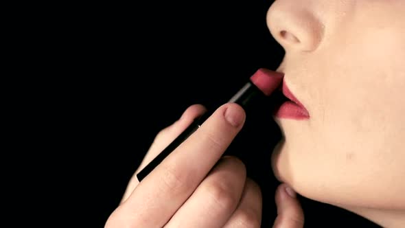 Hands of the Artist Make-up Which Draws the Girl's Lips Close-up. Bone Paints Her Lips with Red