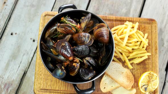 Mussels Toasts Fries