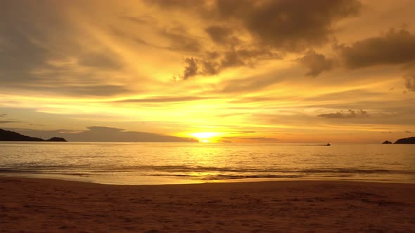 Beautiful sunset or sunrise over sea Amazing sky in golden hour seascape nature background