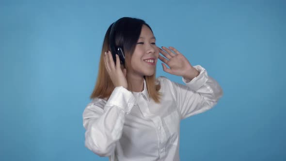 Beautiful Korean Female Use Earphone