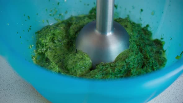 Preparation of Spinach with a Mixer Cooking