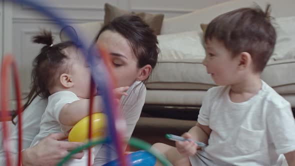 Mom Loving to Play with Children alt