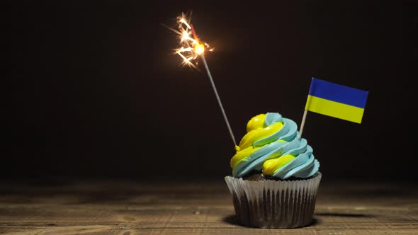 Cupcake with Ukrainian Flag