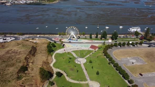 Quinta dos Franceses Park (Parque da Quinta dos Franceses). Ferris Wheel At The City Park By The Sei