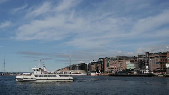 Ferry leaving in the harbor of Oslo