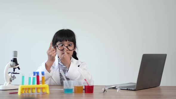 little girl enjoy experimenting with liquids in science class