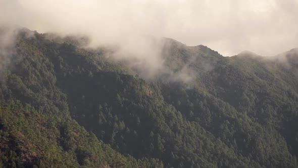 Cloudsing over Cumbre Vieja on the island La Palma.