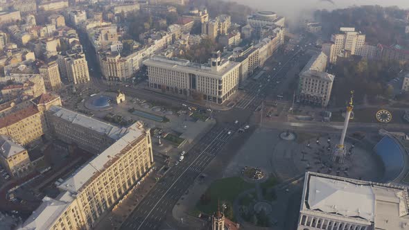 Aerial Fly Over Maidan Nezalezhnosti Square in the Fog and Smog. Independence Monument in Kiev