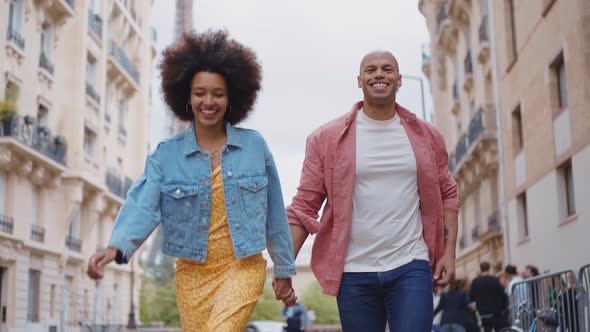 Happy couple spending time in the city