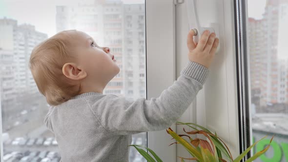 Baby pressing knob and pulling window handle