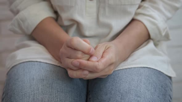 A woman hands in pain indoor. 