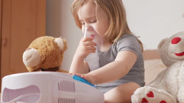 Little Girl Threeyearold Uses Nebulizer Inhaler Breathes Medicine