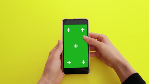 Scroll on Smartphone with Green Screen