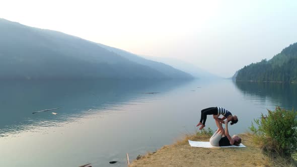 Couple practice acroyoga 4k