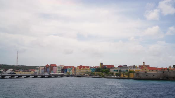 Timelapse of Willemstad as the bridge opens and closes.